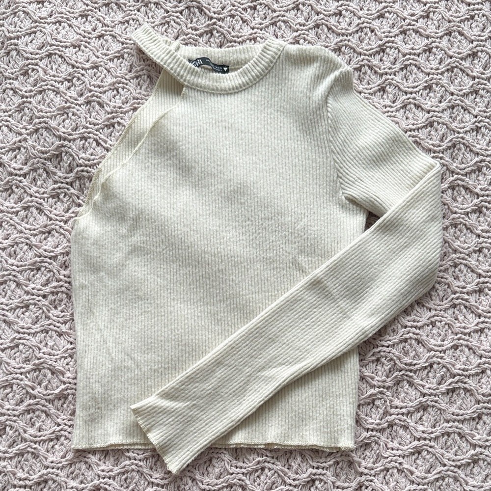 Zara Women's Cream Ribbed Sweater